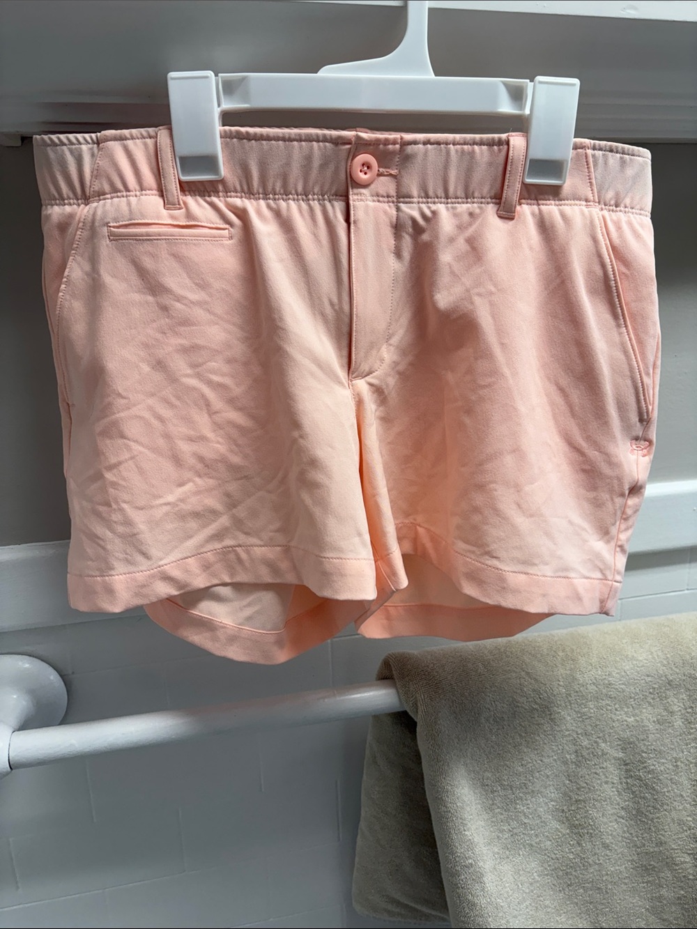 Women's Under Armour Size 10 Peach Casual Stretch Shorts Golf Shorties